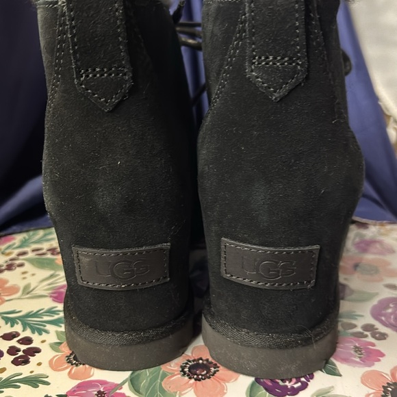 UGG Classic Femme Lace Bootie Black size 8.5 - Picture 2 of 11